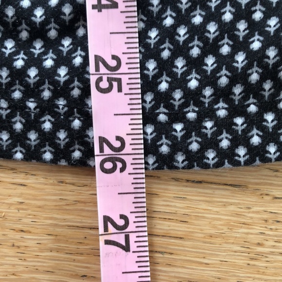 Old Navy b/w summer top. - Picture 7 of 9